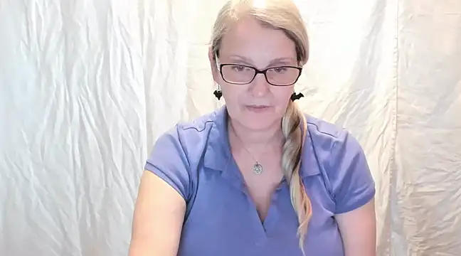Snapshot of irinamaux chatting on February 20, 2025, 1:51 pm irinamaux online show from February 20, 2025, 1:51 pm