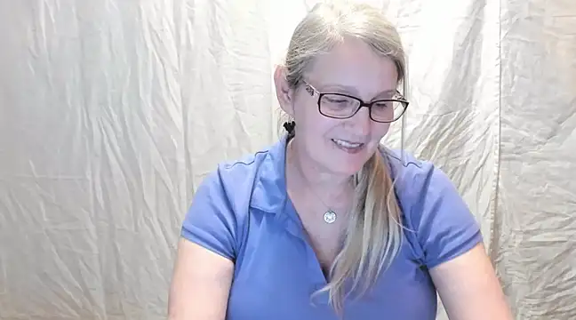 Snapshot of irinamaux chatting on February 20, 2025, 5:07 pm irinamaux online show from February 20, 2025, 5:07 pm
