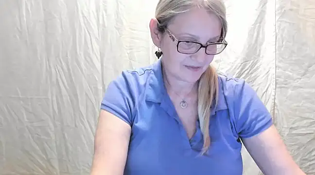 Snapshot of irinamaux chatting on February 20, 2025, 8:14 pm irinamaux online show from February 20, 2025, 8:14 pm