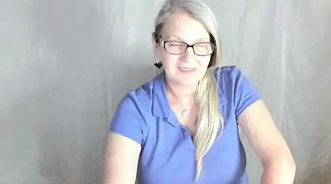 Snapshot of irinamaux chatting on February 21, 2025, 5:09 pm irinamaux online show from February 21, 2025, 5:09 pm