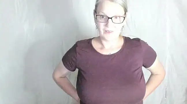 Snapshot of irinamaux chatting on February 22, 2025, 7:03 pm irinamaux online show from February 22, 2025, 7:03 pm