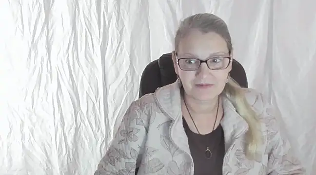 Snapshot of irinamaux chatting on February 23, 2025, 9:11 am irinamaux online show from February 23, 2025, 9:11 am
