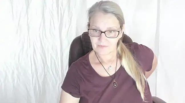 Snapshot of irinamaux chatting on February 23, 2025, 12:16 pm irinamaux online show from February 23, 2025, 12:16 pm