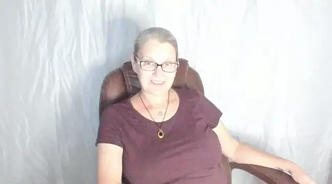 Snapshot of irinamaux chatting on February 23, 2025, 3:18 pm irinamaux online show from February 23, 2025, 3:18 pm