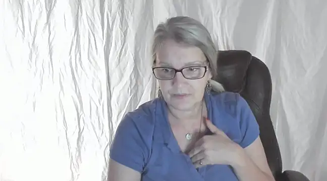 Snapshot of irinamaux chatting on February 25, 2025, 7:42 am irinamaux online show from February 25, 2025, 7:42 am