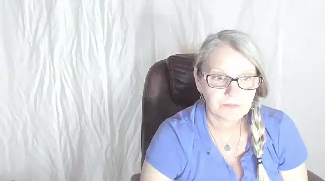 Snapshot of irinamaux chatting on February 26, 2025, 12:03 pm irinamaux online show from February 26, 2025, 12:03 pm