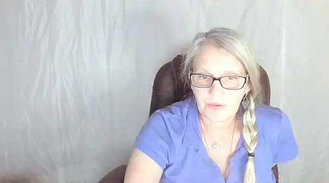 Snapshot of irinamaux chatting on February 26, 2025, 3:08 pm irinamaux online show from February 26, 2025, 3:08 pm