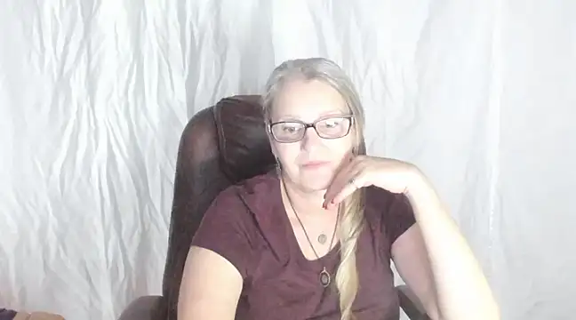 Snapshot of irinamaux chatting on February 27, 2025, 1:28 pm irinamaux online show from February 27, 2025, 1:28 pm