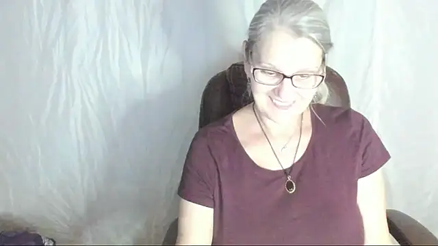 Snapshot of irinamaux chatting on February 28, 2025, 6:31 pm irinamaux online show from February 28, 2025, 6:31 pm