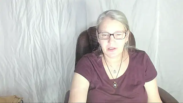 Snapshot of irinamaux chatting on March 1, 2025, 1:40 pm irinamaux online show from March 1, 2025, 1:40 pm