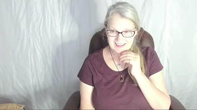 Snapshot of irinamaux chatting on March 2, 2025, 5:23 am irinamaux online show from March 2, 2025, 5:23 am
