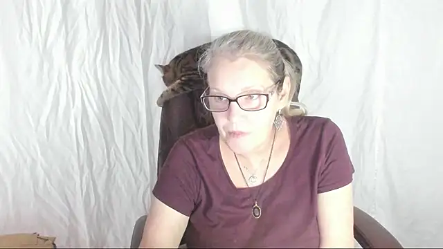 Snapshot of irinamaux chatting on March 2, 2025, 8:48 am irinamaux online show from March 2, 2025, 8:48 am