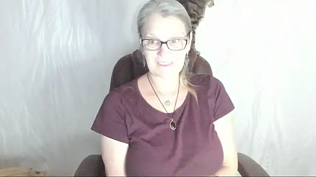 Snapshot of irinamaux chatting on March 2, 2025, 3:27 pm irinamaux online show from March 2, 2025, 3:27 pm
