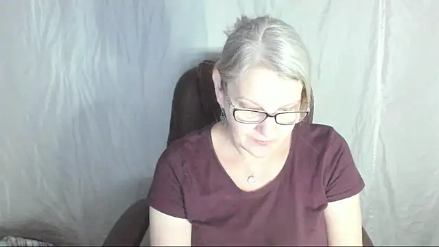 Snapshot of irinamaux chatting on March 6, 2025, 4:41 am irinamaux online show from March 6, 2025, 4:41 am