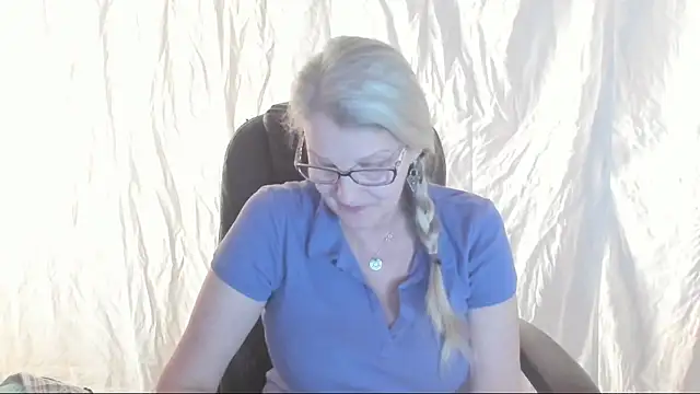 Snapshot of irinamaux chatting on March 7, 2025, 5:29 am irinamaux online show from March 7, 2025, 5:29 am
