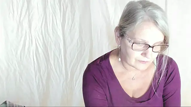 Snapshot of irinamaux chatting on March 9, 2025, 1:59 pm irinamaux online show from March 9, 2025, 1:59 pm