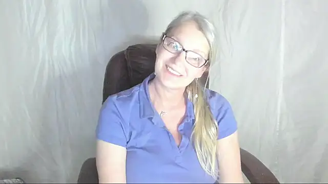 Snapshot of irinamaux chatting on March 20, 2025, 4:09 pm irinamaux online show from March 20, 2025, 4:09 pm
