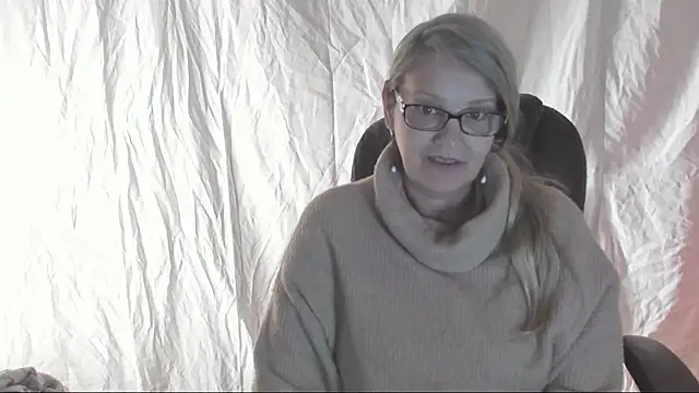 Snapshot of irinamaux chatting on March 22, 2025, 5:28 am irinamaux online show from March 22, 2025, 5:28 am