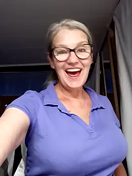 Snapshot of irinamaux chatting on September 10, 2025, 5:40 am irinamaux online show from September 10, 2025, 5:40 am