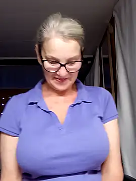 Snapshot of irinamaux chatting on September 12, 2025, 5:18 am irinamaux online show from September 12, 2025, 5:18 am