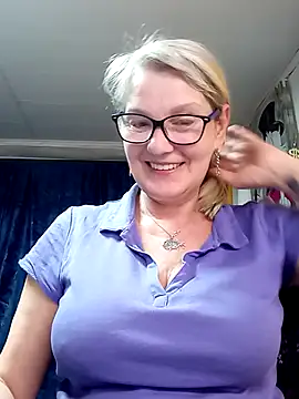 irinamaux online show from April 16, 2026, 5:14 pm