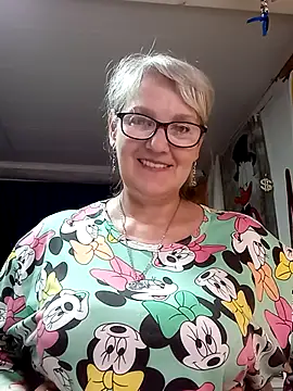 irinamaux online show from May 31, 2026, 9:38 pm