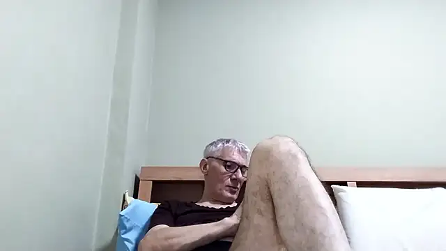 Snapshot of BIGUNCUTHARDCOCK chatting on January 17, 2026, 2:44 pm BIGUNCUTHARDCOCK online show from January 17, 2026, 2:44 pm