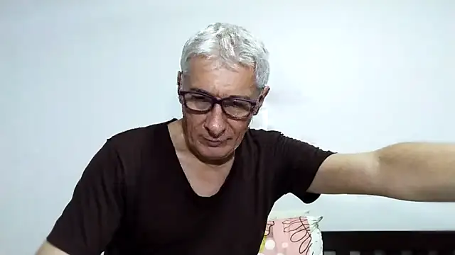 Snapshot of BIGUNCUTHARDCOCK chatting on February 3, 2026, 7:24 am BIGUNCUTHARDCOCK online show from February 3, 2026, 7:24 am