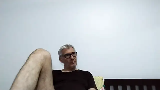 Snapshot of BIGUNCUTHARDCOCK chatting on February 16, 2026, 1:29 pm BIGUNCUTHARDCOCK online show from February 16, 2026, 1:29 pm