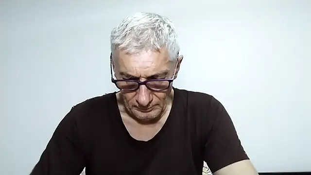 Snapshot of BIGUNCUTHARDCOCK chatting on March 1, 2026, 1:46 pm BIGUNCUTHARDCOCK online show from March 1, 2026, 1:46 pm