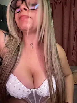 Snapshot of CristalGmez chatting on September 19, 2025, 2:13 am CristalGmez online show from September 19, 2025, 2:13 am
