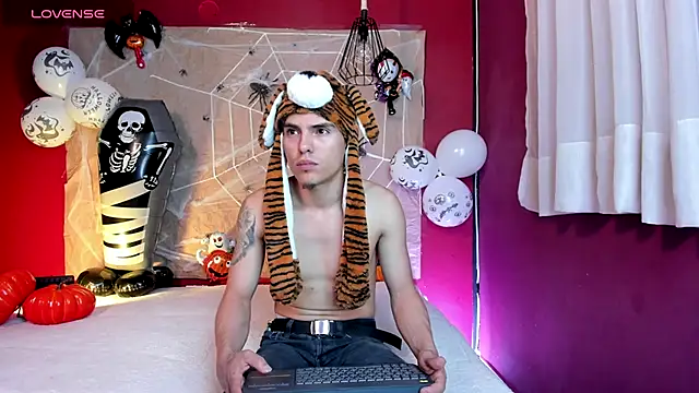  Tattoo Couple online show from October 28, 2025, 2:31 pm