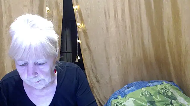  Estelitta 5 online show from January 18, 2025, 6:53 pm