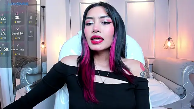 AzuraKindong online show from February 6, 2025, 7:18 pm