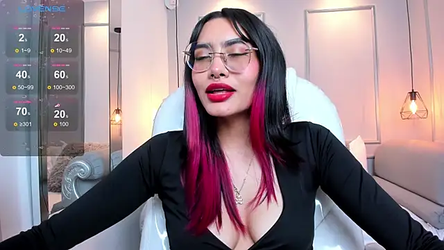 AzuraKindong online show from February 13, 2025, 1:19 am