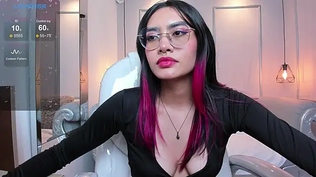 AzuraKindong online show from March 5, 2025, 10:21 pm