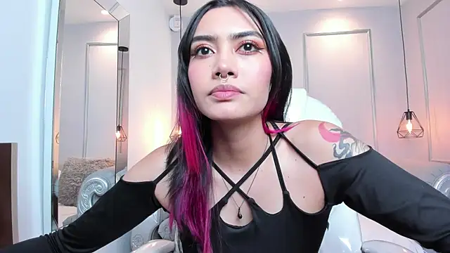 AzuraKindong online show from March 18, 2025, 7:31 pm