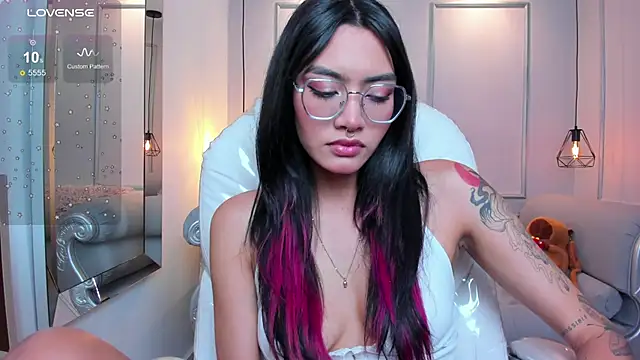 AzuraKindong online show from September 10, 2025, 7:25 pm