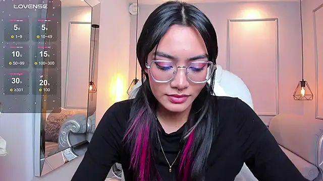 AzuraKindong online show from September 17, 2025, 7:26 pm