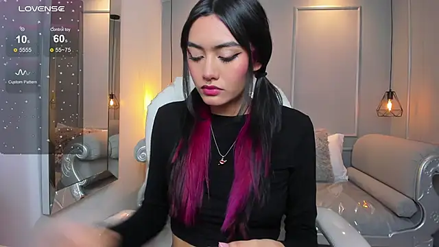 AzuraKindong online show from December 2, 2025, 7:09 pm