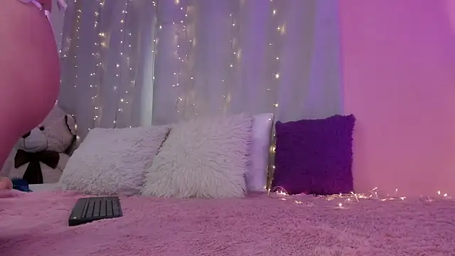 hannacruzsj online show from April 7, 2026, 6:41 pm