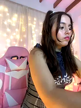 Snapshot of Juanelopez1 chatting on October 22, 2025, 4:13 am Juanelopez1 online show from October 22, 2025, 4:13 am