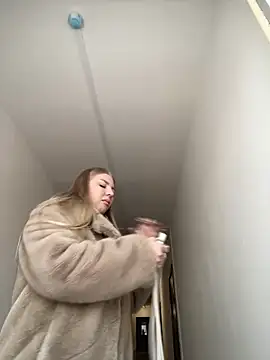 Snapshot of NewLale chatting on December 20, 2024, 3:25 am NewLale online show from December 20, 2024, 3:25 am