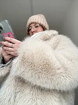 Snapshot of NewLale chatting on December 23, 2024, 3:18 am NewLale online show from December 23, 2024, 3:18 am