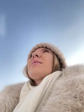 Snapshot of NewLale chatting on February 3, 2025, 4:25 am NewLale online show from February 3, 2025, 4:25 am