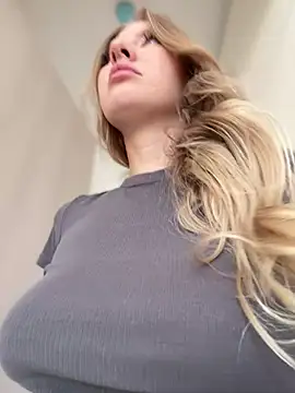 Snapshot of NewLale chatting on February 15, 2025, 3:20 am NewLale online show from February 15, 2025, 3:20 am