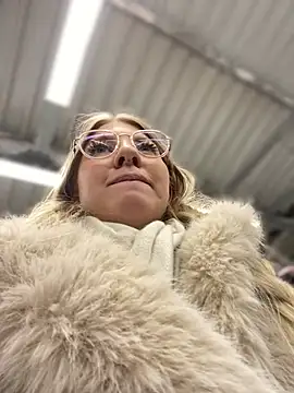 Snapshot of NewLale chatting on February 24, 2025, 6:27 am NewLale online show from February 24, 2025, 6:27 am