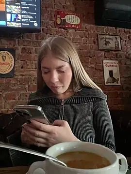 Snapshot of NewLale chatting on March 14, 2025, 6:53 am NewLale online show from March 14, 2025, 6:53 am