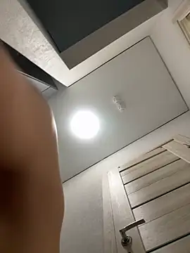 Snapshot of NewLale chatting on September 25, 2025, 2:26 am NewLale online show from September 25, 2025, 2:26 am