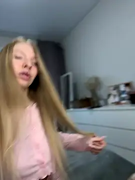 Snapshot of NewLale chatting on October 10, 2025, 3:27 am NewLale online show from October 10, 2025, 3:27 am